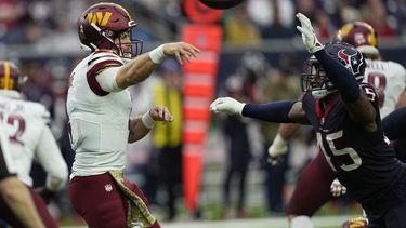 Commanders aplastan a desdichados Texans