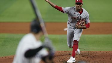 Greene domina en la loma en triunfo de Rojos ante Marlins