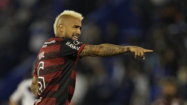 El volante chileno Arturo Vidal de Flamengo durante el partido contra Vélez Sarsfield de Argentina por la Copa Libertadores, el 31 de agosto de 2022, en Buenos Aires. (AP Foto/Natacha Pisarenko)