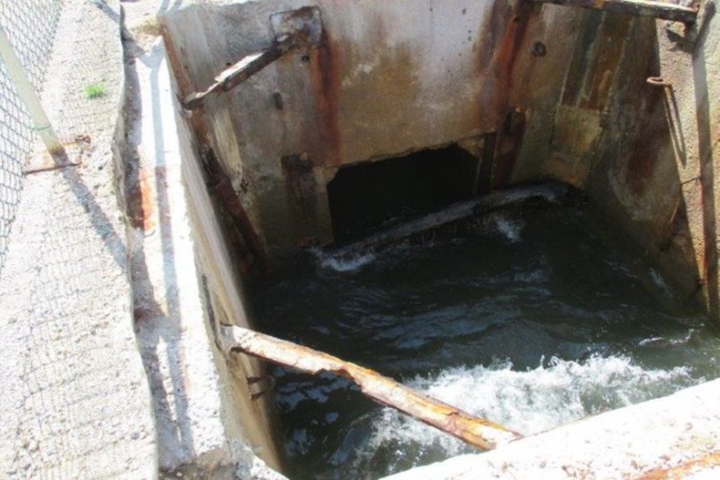 Agua salada salía de la llave. Nadie imaginaba que lo que llenaba los recipientes de los hogares era agua de la piscina del CIMEX.