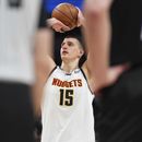 Jokic consigue triple doble; Nuggets superan a Kings