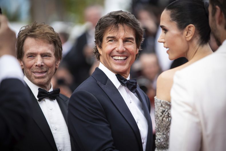 ARCHIVO - Tom Cruise aparece en el estreno de Top Gun: Maverick en el 75º festival internacional de cine, Cannes, sur de Francia, el 18 de mayo de 2022. (Foto Vianney Le Caer/Invision/AP, archivo)