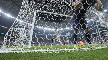 Álvarez revoluciona a Argentina rumbo a otra final
