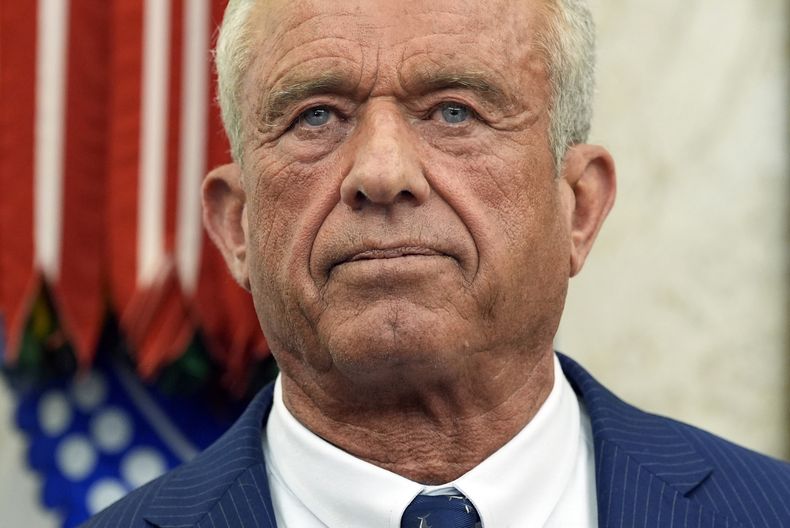 ARCHIVO - Robert F. Kennedy Jr. habla tras jurar su cargo como secretario de Salud y Servicios Humanos en el Despacho Oval de la Casa Blanca, el jueves 13 de febrero de 2025, en Washington. (foto/Alex Brandon, archivo)