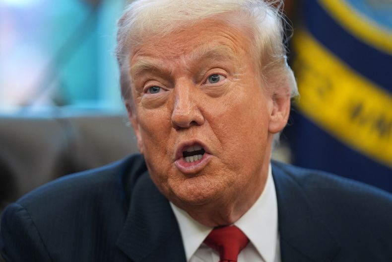 El presidente de Estados Unidos, Donald Trump, habla tras una reunión con el alcalde electo de la Ciudad de Nueva York, Zohran Mamdani, en la Oficina Oval, en la Casa Blanca, Washington, el 21 de noviembre de 2025. (AP Foto/Evan Vucci)