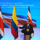 El presidente de Colombia, Abelardo de la Espriella, derecha, y la presidenta de Costa Rica, Laura Fernández, dan una conferencia de prensa en Barranquilla, Colombia, el martes 22 de septiembre de 2026. (Foto AP/Vanexa Romero)
