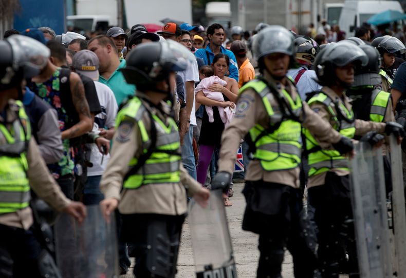 REP-GEN_VENEZUELA-LA_VIDA_EN_UNA_FILA-8.jpg