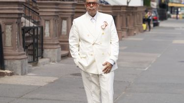 El empresario y copropietario de Harlem Haberdashery, Guy Wood, posa para un retrato el jueves 1 de mayo de 2025, en Nueva York. (Foto AP/Gary Gerard Hamilton)