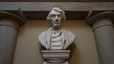 Cámara baja avala quitar estatuas confederadas de Capitolio