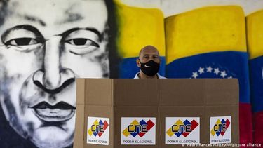 la elecciones fraudulentas de maduro [tienen a la oposicion venezolana autodestruyendose]