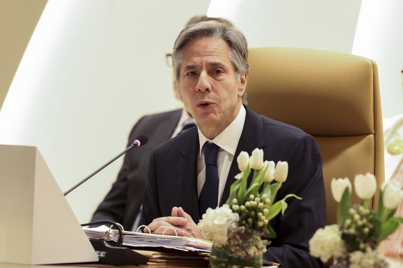 El secretario de Estado de Estados Unidos, Antony Blinken, durante una reunión de ministros de Exteriores del Golfo Pérsico en el Hotel Intercontinental, en Riad, Arabia Saudí, el 8 de junio de 2023. (Ahmed Yosri/Pool Photo via AP)