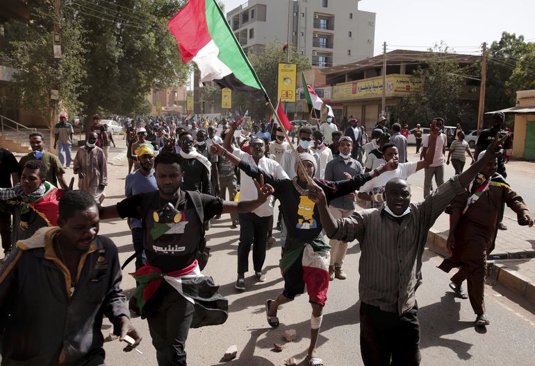 Fuerzas de seguridad de Sudán matan a 3 manifestantes