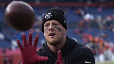 Watt se va agradecido con fanáticos, compañeros y coaches
