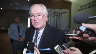 americateve | Mark Lyall Grant, embajador brit&aacute;nico ante la ONU, llega a una reuni&oacute;n de emergencia del Consejo de Seguridad del organismo internacional para analizar la situaci&oacute;n en Ucrania, el s&aacute;bado 1 de marzo de 2014, en la sede de la ins