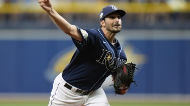 Zach Eflin de los Rays de Tampa Bay Rays lanza ante los Azulejos de Toronto, el jueves 25 de mayo de 2023. (AP Foto/Chris OMeara)