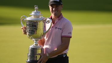Mito Pereira falla al cierre y Thomas gana Campeonato de PGA