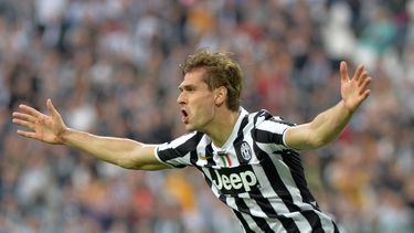 americateve | Fernando Llorente celebrar tras marcar un gol para Juventus en la victoria 2-0 ante Livorno por la liga italiana el lunes 7 de abril de 2014. (AP Foto/Massimo Pinca)