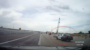 una mujer policia huye en su patrulla de su ex pareja a alta velocidad en la i75