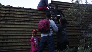 Vistazo al muro que podría paralizar al gobierno de EEUU