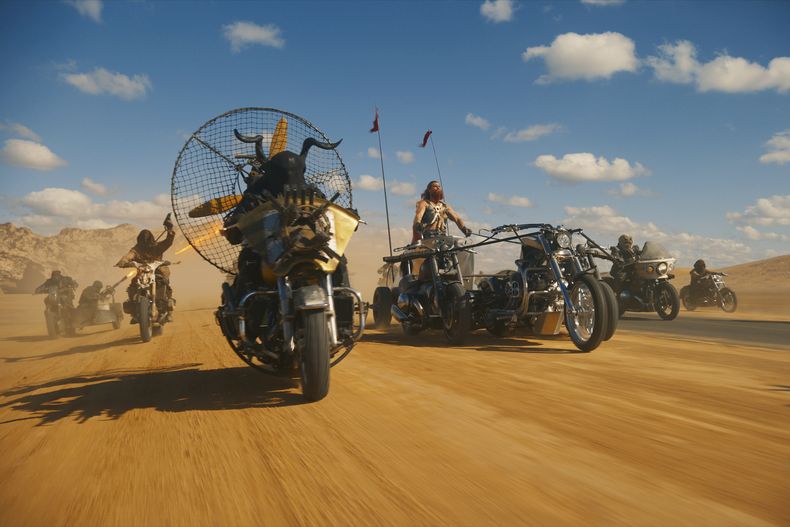 En esta imagen proporcionada por Warner Bros. Pictures, una escena de Furiosa: A Mad Max Saga. (Warner Bros. Pictures vía AP)