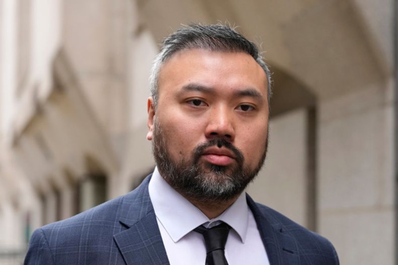 Chi Leung (Peter) Wai al salir del tribunal en Londres el 24 de mayo del 2024. (AP foto/Kirsty Wigglesworth)