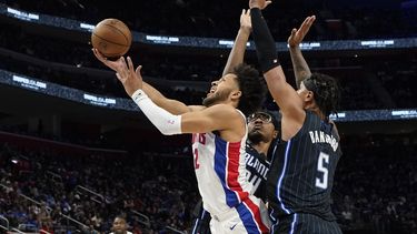 Bogdanovic brilla en debut con Detroit, que vence a Orlando
