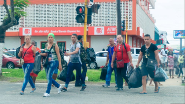 cubanos varados en guyana regresarian a la habana la noche del viernes y el sabado