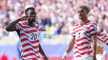 Folarin Balogun (20) celebra tras anotar el primer gol de Estados Unidos en el partido contra Bosnia en los 16vos de final del Mundial, el miércoles 1 de julio de 2026, en Santa Clara, California. (AP Foto/Julio Cortez)