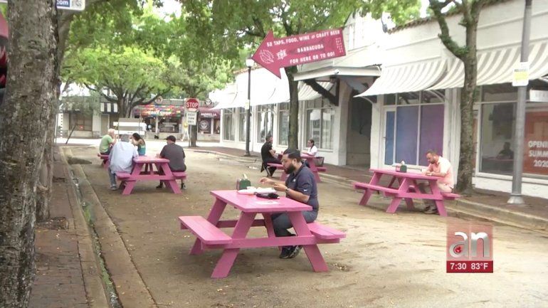 Extienden hasta 2021 permiso para que restaurantes de Miami puedan servir en calle y aceras
