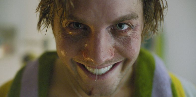 Imagen proporcionada por Paramount Pictures de Lukas Gage en una escena de Smile 2. (Paramount Pictures vía AP)