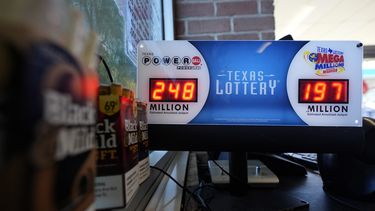Una máquina de la Lotería de Texas en Fuel City en Dallas, el 26 de febrero del 2025. (AP foto/LM Otero)