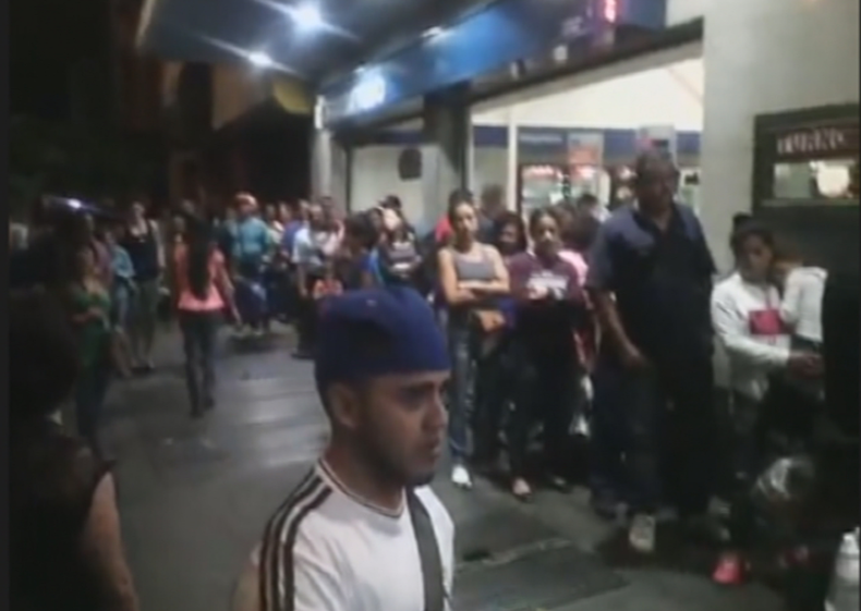 venezuela saquean comercios.png