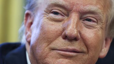 trump lanza la tarjeta dorada para atraer millonarios a estados unidos