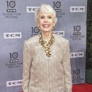 ARCHIVO - Barbara Rush en el Festival de Cine Clásico TCM 2019 - Gala de la Noche Inaugural de When Harry Met Sally en Los Ángeles el 11 de abril de 2019. Rush, quien coprotagonizó películas con Frank Sinatra, Paul Newman y otros astros de las décadas de 1950 y 1960 y tuvo una próspera carrera televisiva más adelante en su vida, murió el domingo 31 de marzo de 2024 a los 97 años. (Foto Richard Shotwell/Invision/AP, archivo)