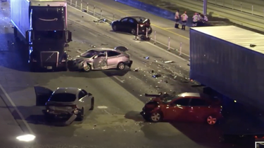 aparatoso accidente en la i-95 de miami-dade involucra a un camion y 18 vehiculos