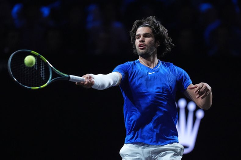 Carlos Alcaraz durante la Copa Laver de tenis, el sábado 26 de septiembre de 2026, en Londres. (AP Foto/Maja Smiejkowska)