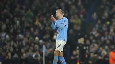 Haaland anota y Man City supera a Liverpool en Copa de Liga