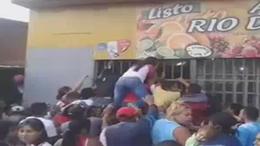 desespero en venezuela por obtener productos basicos