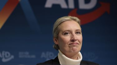 Alice Weidel, vocera federal del partido Alternativa para Alemania (AfD) asiste a la presentación de su candidatura a la cancillería en las elecciones federales de 2025, en Berlín, Alemania, el sábado 7 de diciembre de 2024. (Carsten Koall/dpa vía AP)
