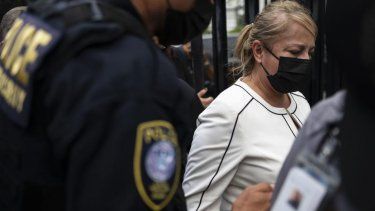 El Tribunal federal detiene temporalmente la revisión de información electrónica ocupada en el caso contra Wanda Vázquez