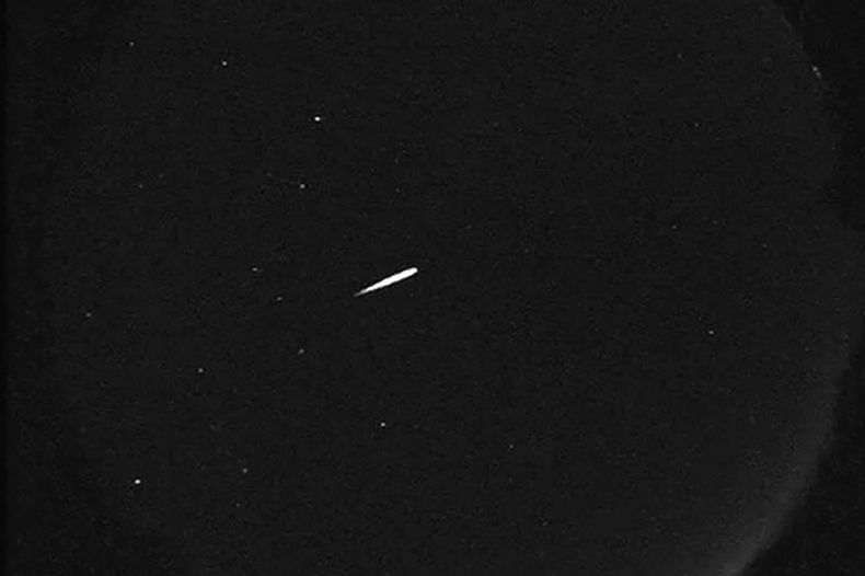 ARCHIVO – En la imagen, proporcionada por la NASA, aparece un meteoro de la lluvia de los Oriónidas, el 13 de octubre de 2015. (Laboratorio de Propulsión a Chorro/NASA vía AP, Archivo)