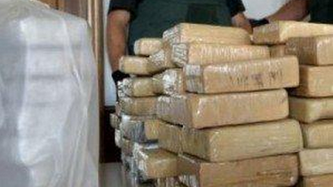 americateve | La jueza federal Marcia Cooke ha sentenciado a 19 años en la penitenciaría al principal acusado en un caso de narcotráfico en el que se transportaba cocaína desde Venezuela al Caribe, América Central y Estados Unidos.