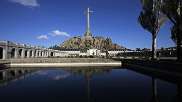 España investiga bendición de tropas en monumento a Franco