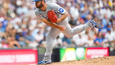 El lanzador de los Cachorros de Chicago, Bryse Wilson, lanza durante la sexta entrada de un partido de béisbol contra los Cerveceros de Milwaukee, el domingo 28 de junio de 2026, en Milwaukee. (Foto AP/Kayla Wolf)