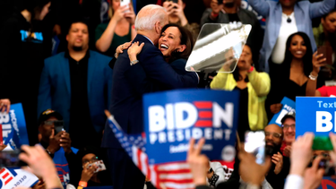 quien es kamala harris, la ex fiscal que suena con ser la primera vicepresidenta mujer de estados unidos