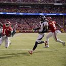 Chiefs doblegan 27-24 a Broncos tras superar inicio lento