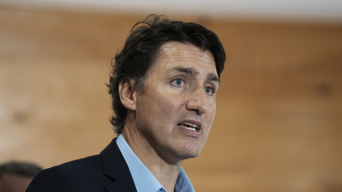 Trudeau criticizes Facebook for blocking information on Canada’s wildfires