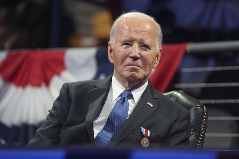 En esta imagen de archivo, el presidente de Estados Unidos, Joe Biden, asiste a la ceremonia de despedida del comandante en jefe del Departamento de Defensa, en la Base Conjunta Myer-Henderson Hall, el 16 de enero de 2025, en Arlington, Virginia. (AP Foto/Evan Vucci, archivo)