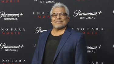El actor mexicano Dagoberto Gama posa en la premiere de la película de Paramount+ Uno para morir en la Ciudad de México el jueves 4 de mayo de 2023. (Foto AP/Berenice Bautista)