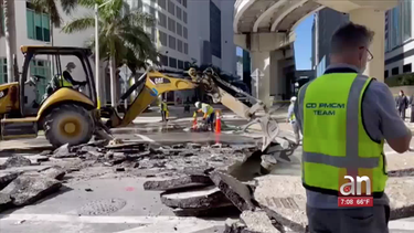 continuan los trabajos de reparacion de tuberia en el downtown de miami